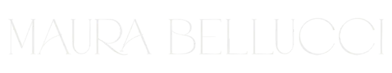 LOGO MAURA BELLUCCI HEADER CHALK SFONDO TRASPARENTE 800X150PX